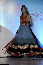 at Grand Fashion hub website launch in Juhu, Mumbai on 15th April 2013 (37).JPG
